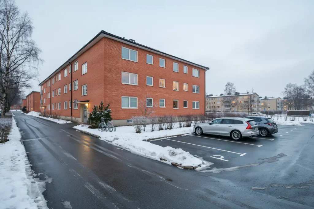 vinterunderh ll och sn r jning av g ngv gar och parkering i sundbyberg stockholm